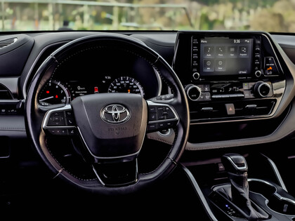 used 2020 Toyota Highlander car, priced at $34,888