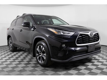 used 2020 Toyota Highlander car, priced at $38,998