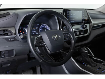 used 2020 Toyota Highlander car, priced at $38,998