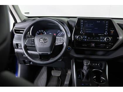 used 2020 Toyota Highlander car, priced at $35,998