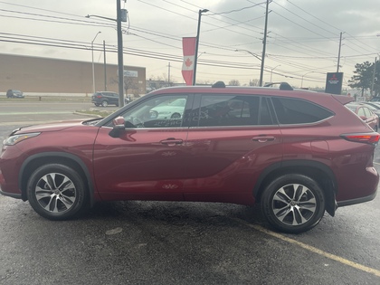 used 2022 Toyota Highlander car, priced at $38,950