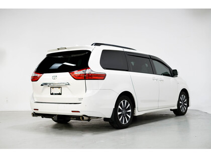 used 2018 Toyota Sienna car, priced at $43,910