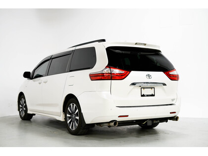 used 2018 Toyota Sienna car, priced at $43,910