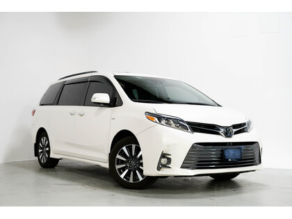 used 2018 Toyota Sienna car, priced at $43,910