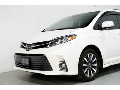 used 2018 Toyota Sienna car, priced at $43,910